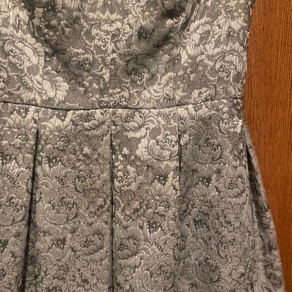 Aiden Matrix Short Floral Dress. SIZE 4 - Picture 2 of 5